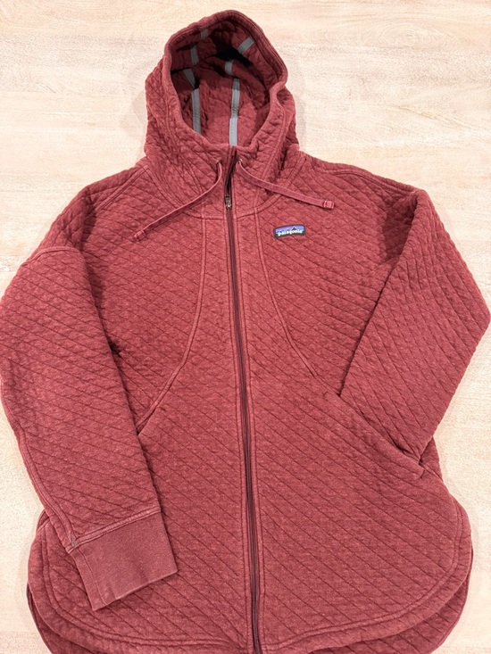 Patagonia Tops - Patagonia Quilted Hooded Zip Sweatshirt - Maroon